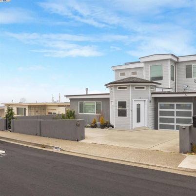 Attached, Exterior, Facade, Modern