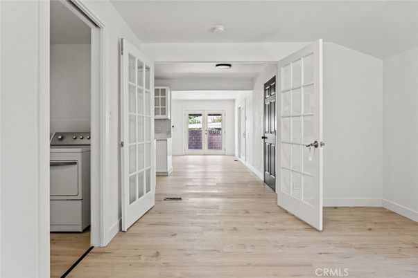 Interior, Utility Closets, Washer, Wood Texture Flooring