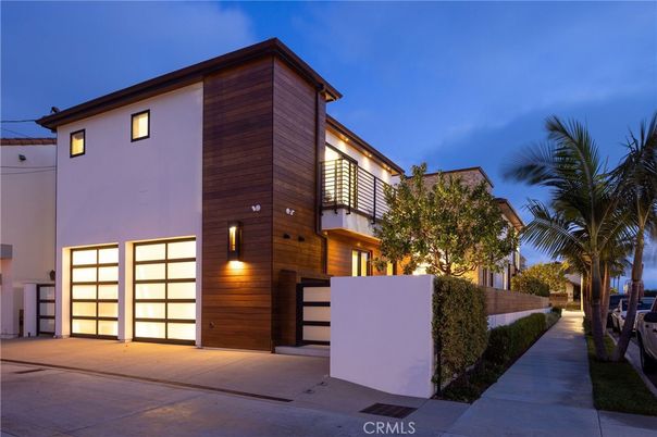 Attached, Exterior, Facade, Modern
