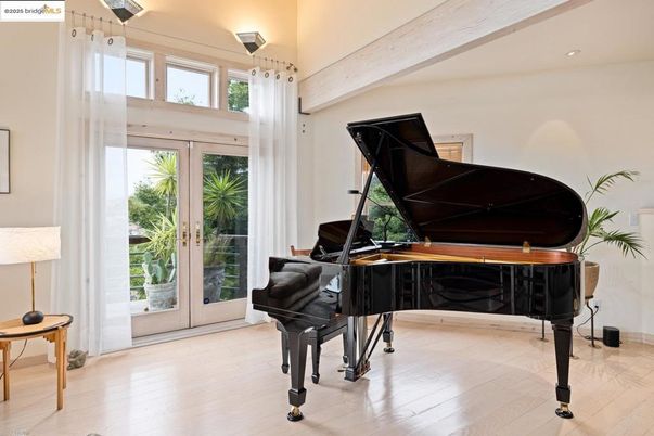 Interior, Piano, Recessed Lighting, Wood Texture Flooring