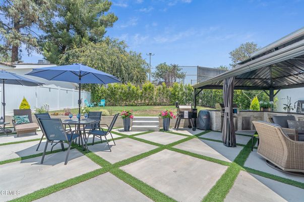 Backyard, Exterior