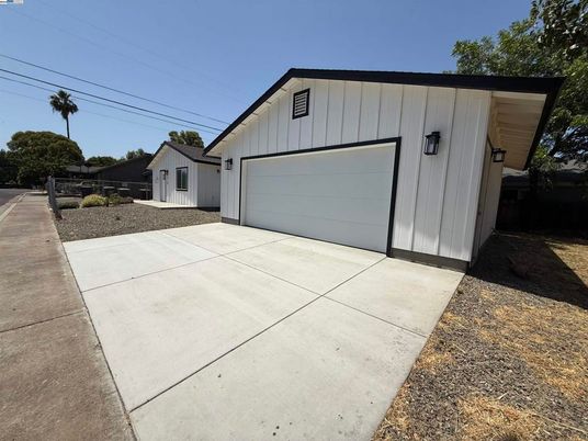 Detached Garage, Exterior