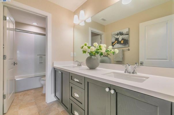 Bathroom, Dual Sink Vanities, Interior, Recessed Lighting