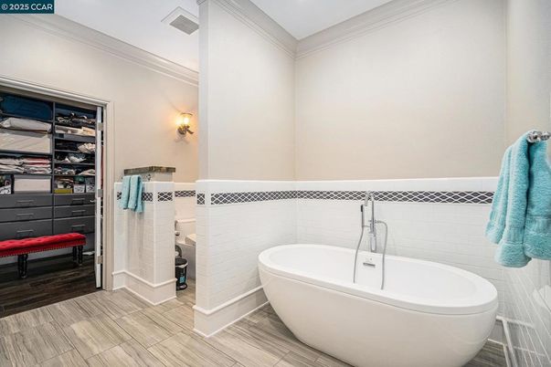 Bathroom, Free Standing Baths, Interior, Recessed Lighting, Wood Texture Flooring