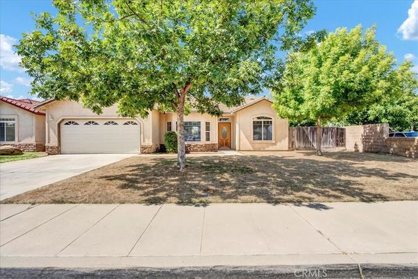 Attached, Exterior, Facade, Ranch