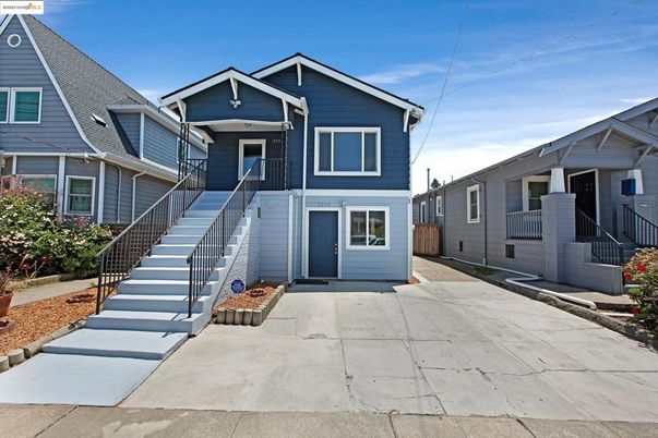 Exterior, Facade, American Craftsman