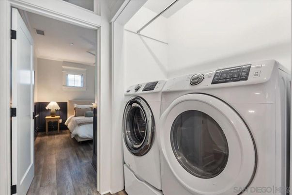 Interior, Washer, Wood Texture Flooring