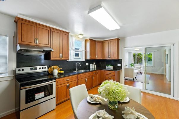 Dining room, Interior, Kitchen, Stainless Steel Appliances, Wood Texture Flooring