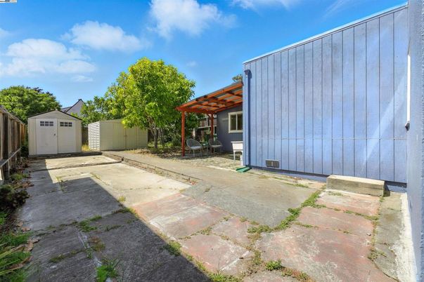 Backyard, Detached Garage, Exterior