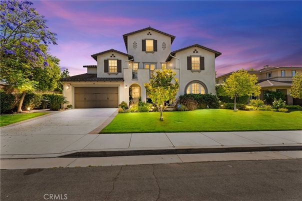 Attached, Exterior, Facade, Mediterranean