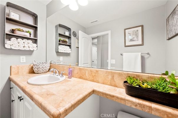 Bathroom, Interior, Tile Countertops