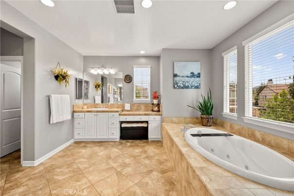 Bathroom, Dual Sink Vanities, Interior, Recessed Lighting