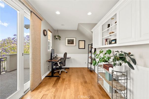 Home Office, Interior, Recessed Lighting, Wood Texture Flooring