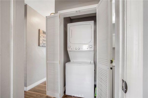 Interior, Utility Closets, Washer, Wood Texture Flooring