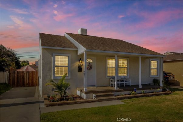 Exterior, Facade, Ranch