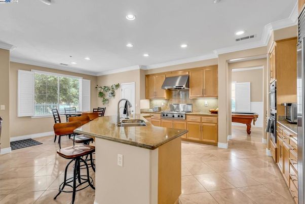 Dining room, Interior, Kitchen, Recessed Lighting, Stainless Steel Appliances