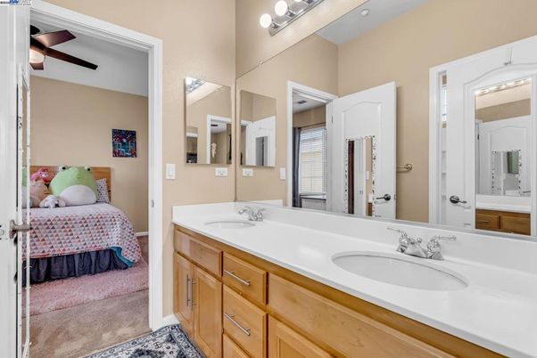 Bathroom, Bedroom, Dual Sink Vanities, Interior