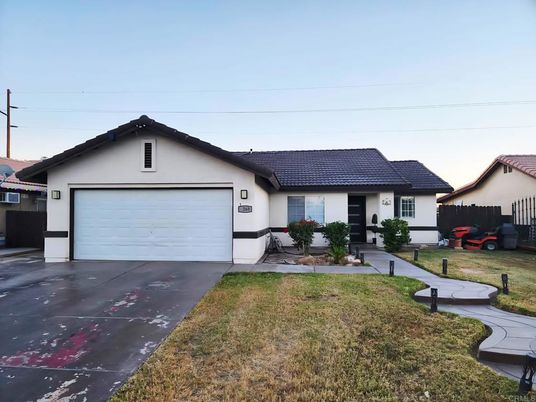 Attached, Exterior, Facade, Ranch