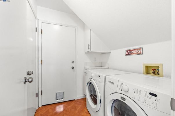 Interior, Washer, Wood Texture Flooring