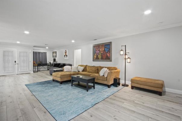 Interior, Living room, Recessed Lighting, Wood Texture Flooring