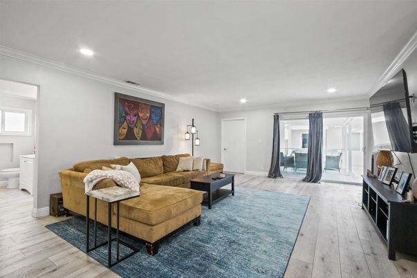 Bathroom, Interior, Living room, Recessed Lighting, Wood Texture Flooring