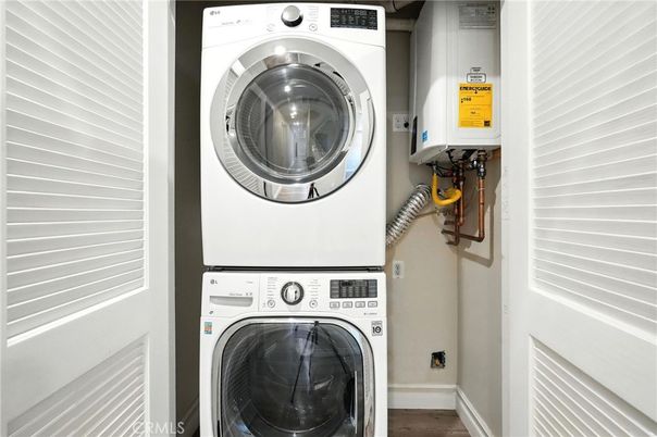 Interior, Utility Closets, Washer, Wood Texture Flooring