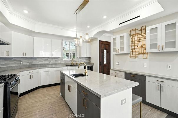 Interior, Kitchen, Pendant Lights, Recessed Lighting, Stainless Steel Appliances