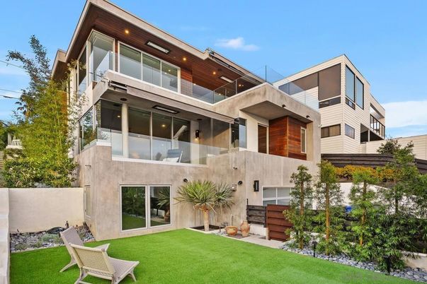 Attached, Backyard, Exterior, Facade, Modern