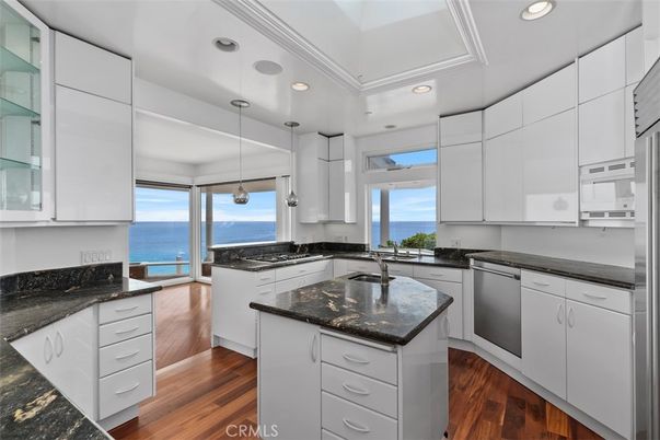 Interior, Kitchen, Pendant Lights, Recessed Lighting, Water, Wood Texture Flooring