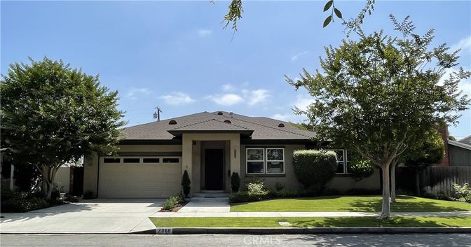 Attached, Exterior, Facade, Ranch