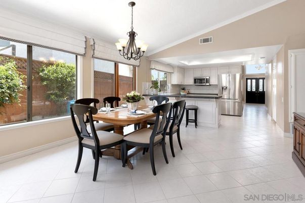 Chandelier, Dining room, Interior, Kitchen, Pendant Lights, Stainless Steel Appliances