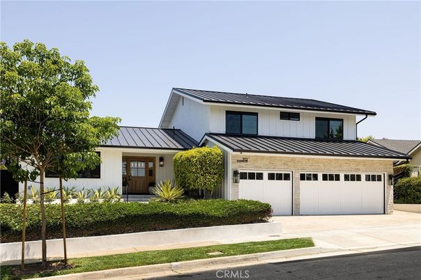 Attached, Exterior, Facade, Farmhouse
