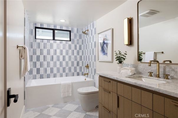 Bathroom, Interior, Recessed Lighting