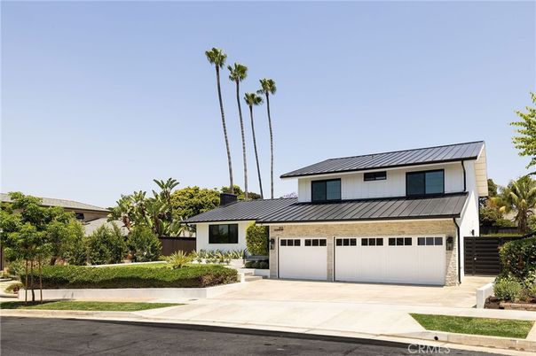 Attached, Exterior, Facade, Farmhouse
