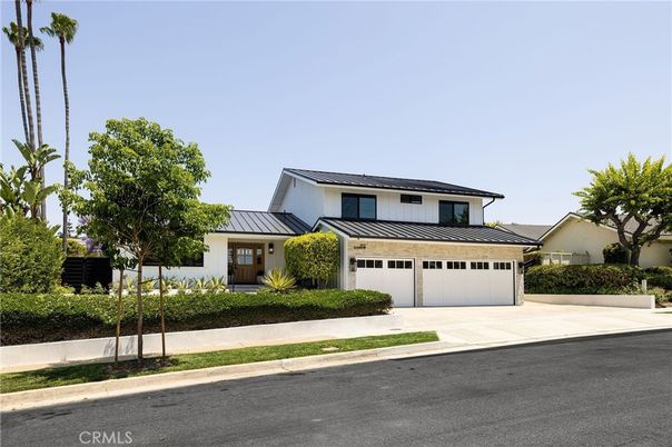 Attached, Exterior, Facade, Farmhouse