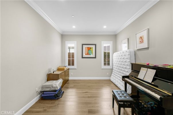 Interior, Piano, Recessed Lighting, Wood Texture Flooring