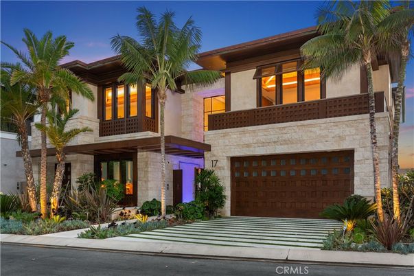 Attached, Exterior, Facade, Modern