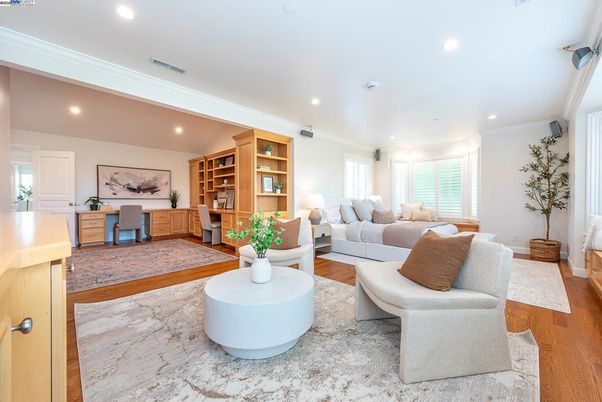 Interior, Living room, Recessed Lighting, Wood Texture Flooring