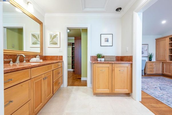 Bathroom, Interior, Recessed Lighting, Wood Texture Flooring