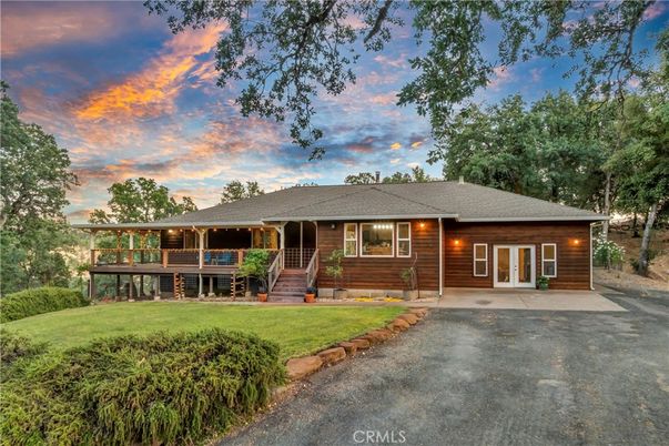 Backyard, Exterior, Facade, Log Home