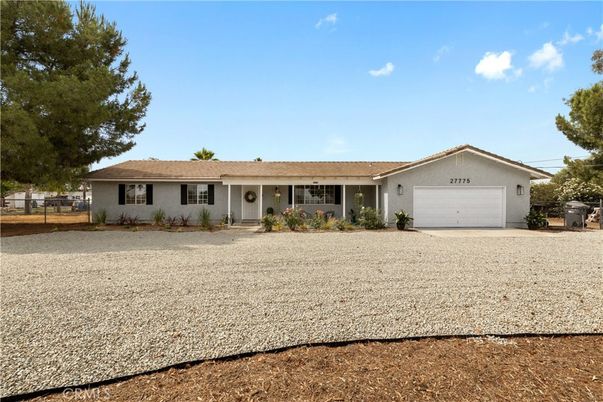 Attached, Exterior, Facade, Ranch