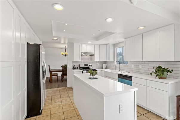 Dining room, Interior, Kitchen, Recessed Lighting, Stainless Steel Appliances