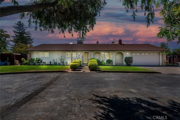 Attached, Exterior, Facade, Ranch
