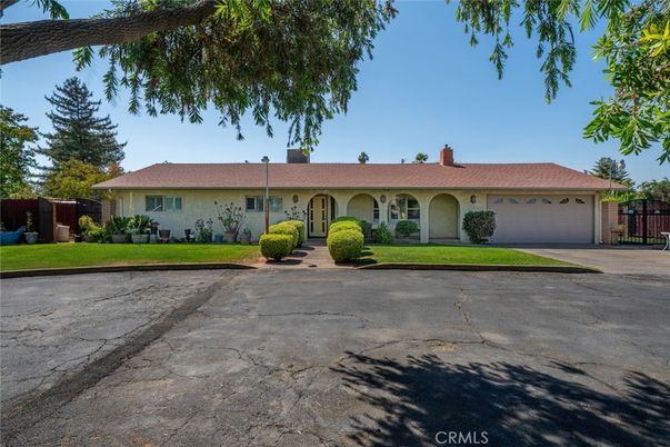 Attached, Exterior, Facade, Ranch