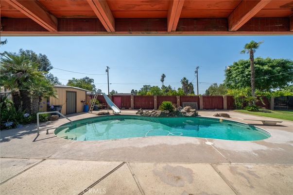 Exterior, Pool