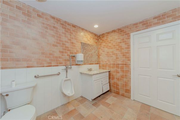 Bathroom, Interior, Recessed Lighting, Stone Walls