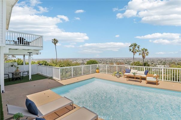 Exterior, Pool, Water
