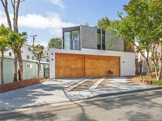 Attached, Exterior, Facade, Modern