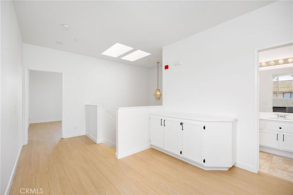 Interior, Pendant Lights, Recessed Lighting, Wood Texture Flooring