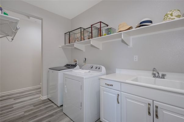 Interior, Washer, Wood Texture Flooring